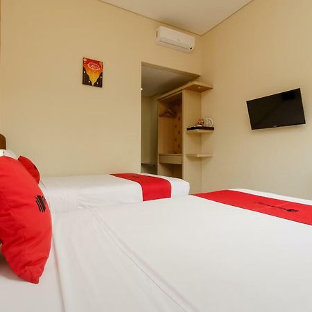 Reddoorz Plus Near Sangkareang Park Mataram Exterior photo