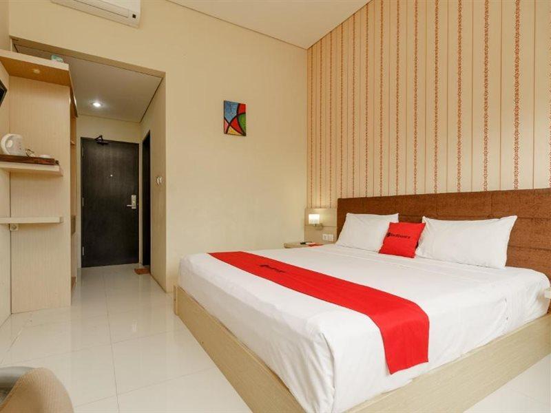 Reddoorz Plus Near Sangkareang Park Mataram Exterior photo