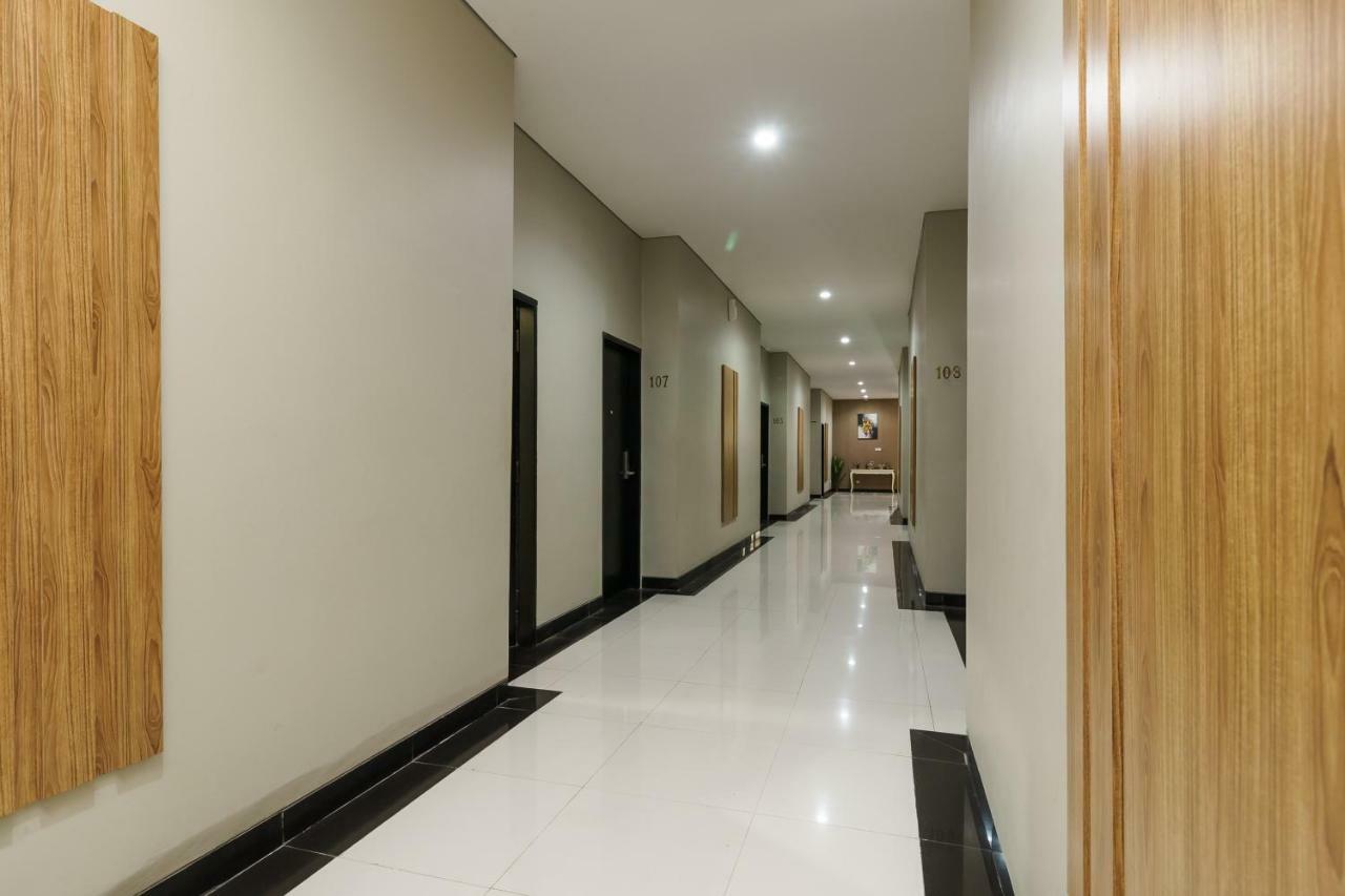 Reddoorz Plus Near Sangkareang Park Mataram Exterior photo