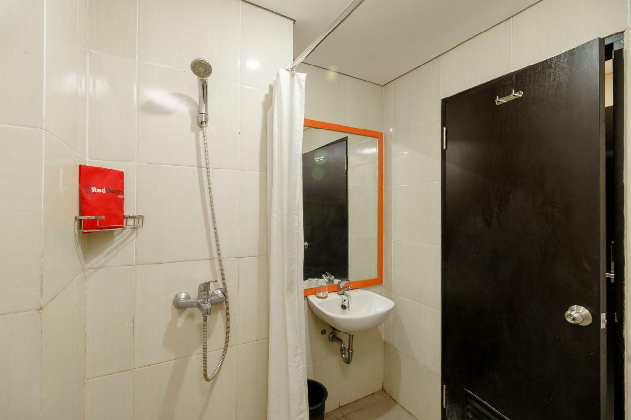 Reddoorz Plus Near Sangkareang Park Mataram Exterior photo
